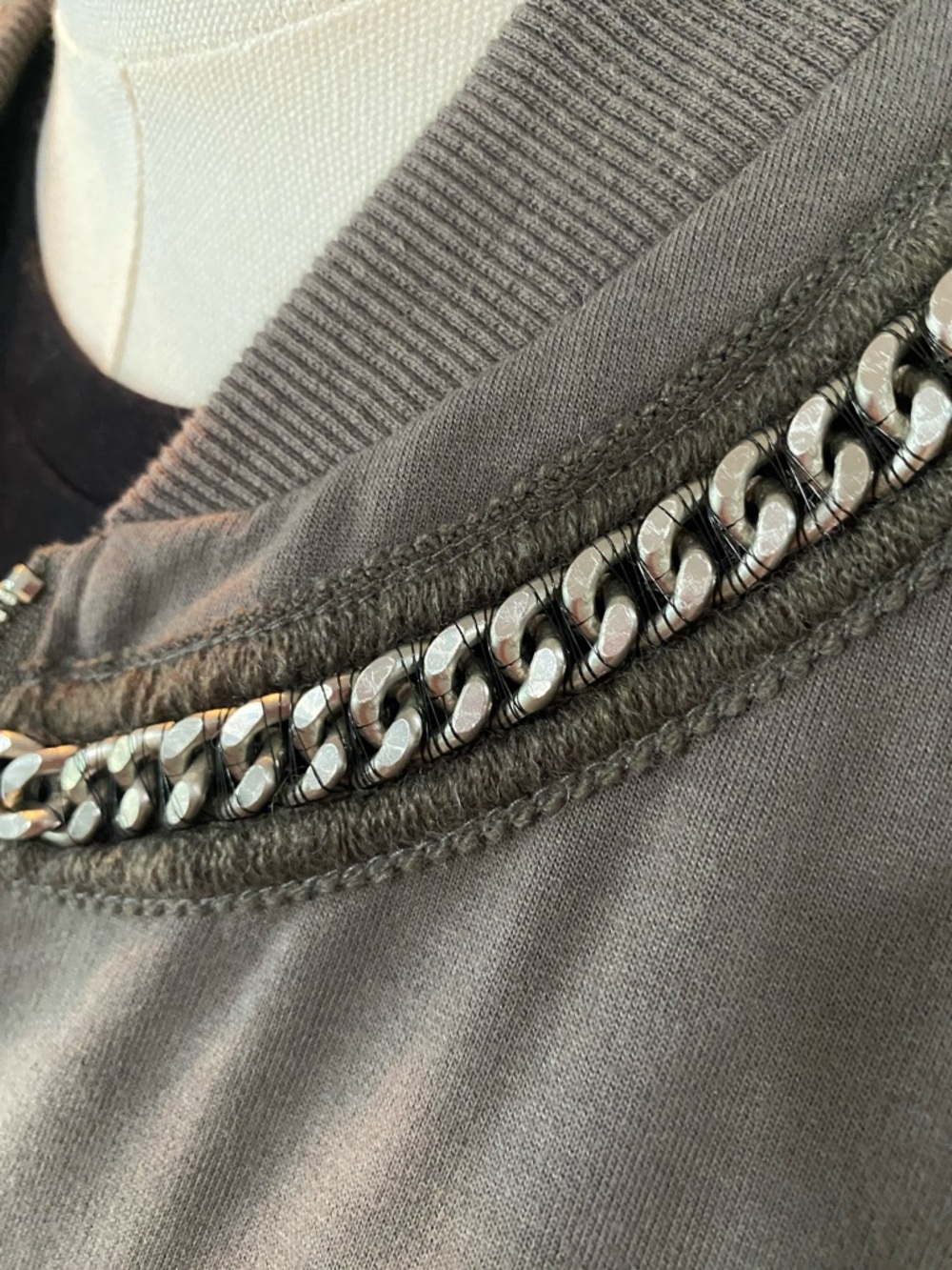 Sleeveless Chain-Trim Long Vest Jacket - Gray - Picture 6 of 7